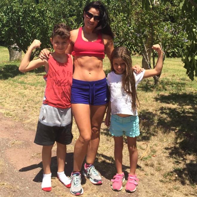 İki uşaq anası bədən quruluşu ilə gənc qızlara meydan oxuyur -  FOTO